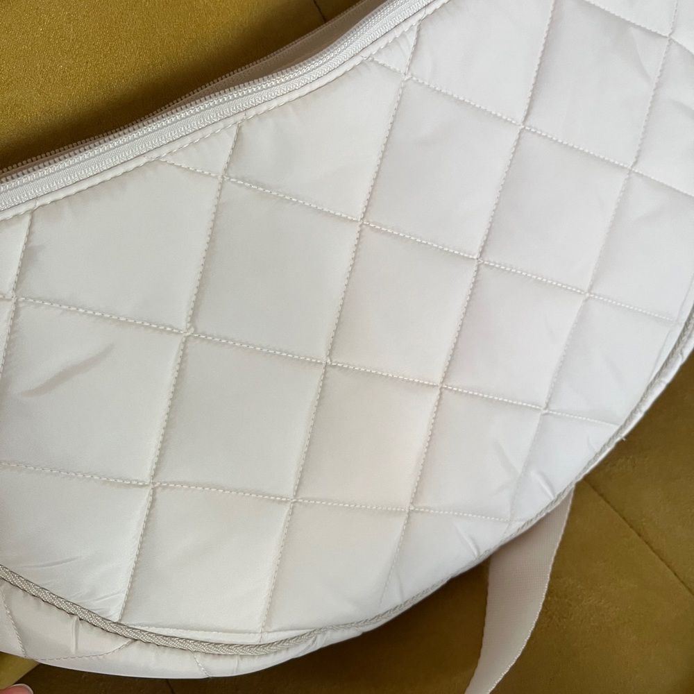 NWOT/ UNIQLO Off White Quilted Shoulder Bag - Picture 7 of 10